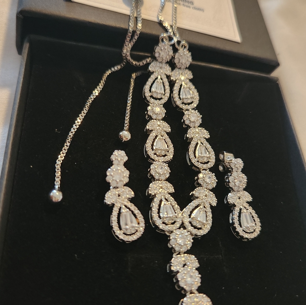 18k White Gold Plated Necklace & Earing Set In Lab Created Diamond Zircon